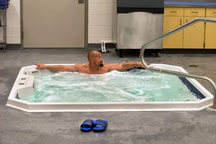 2015-Shane-Victorino-hot-tub.jpg
